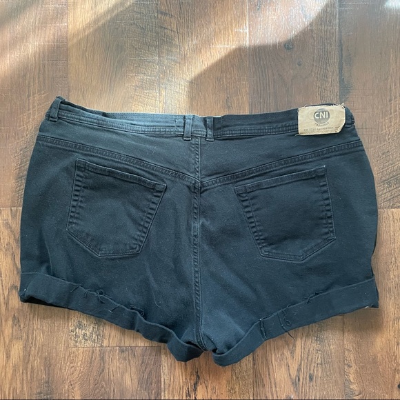 Black denim plus size short, size 20 by CNI - Picture 2 of 8